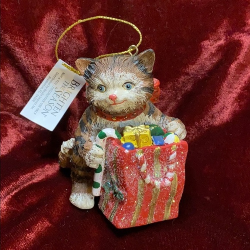 Brighten the Season Kitten & Gift Bag Christmas Ornament NWT Cat Holiday Decor